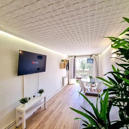 Front Views To El Pilar Comotucasa سرقسطة