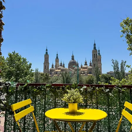 아파트 Front Views To El Pilar Comotucasa
