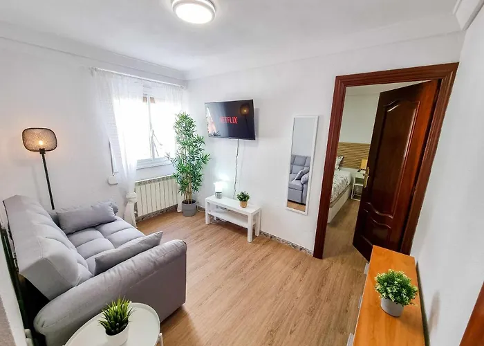 Front Views To El Pilar Comotucasa *