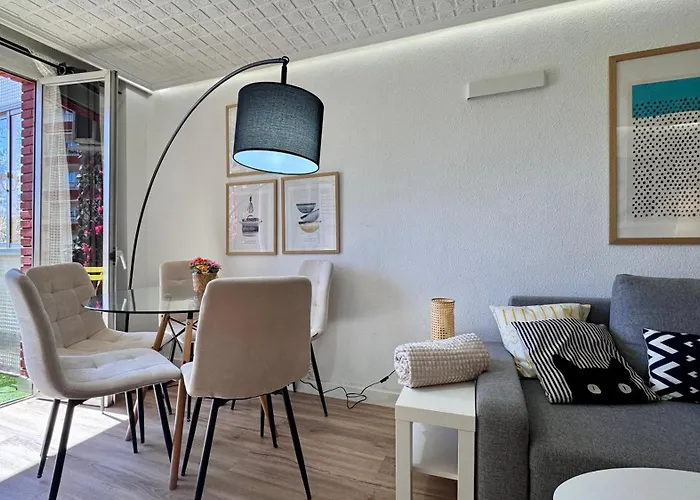 شقة Front Views To El Pilar Comotucasa *